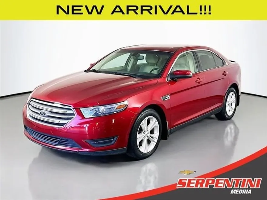 2015 Ford Taurus SEL photo 1