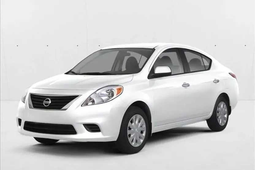 2012 Nissan Versa SV photo 1