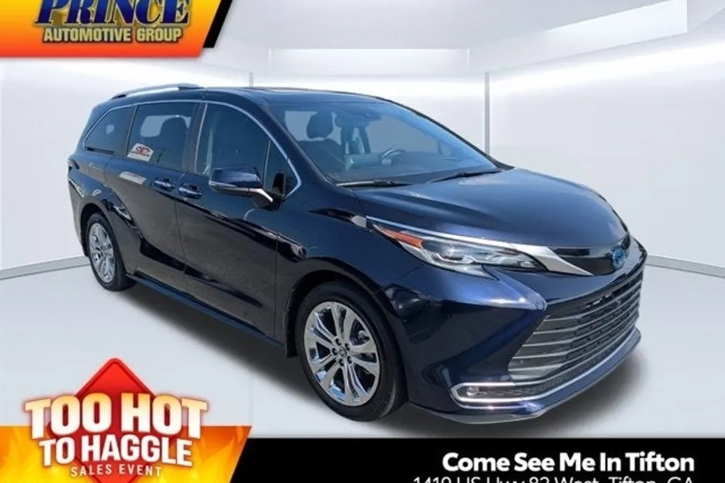 2024 Toyota Sienna Platinum photo 1