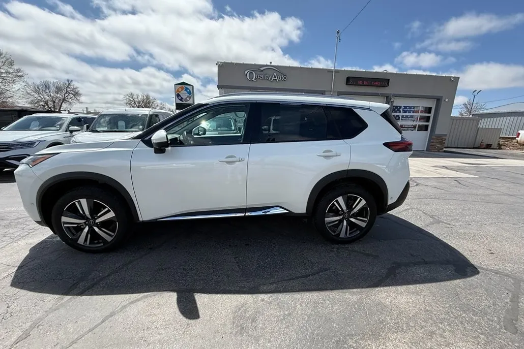 2023 Nissan Rogue SL photo 1