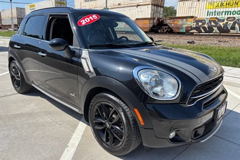 2015 Mini Cooper S ALL4 photo 1