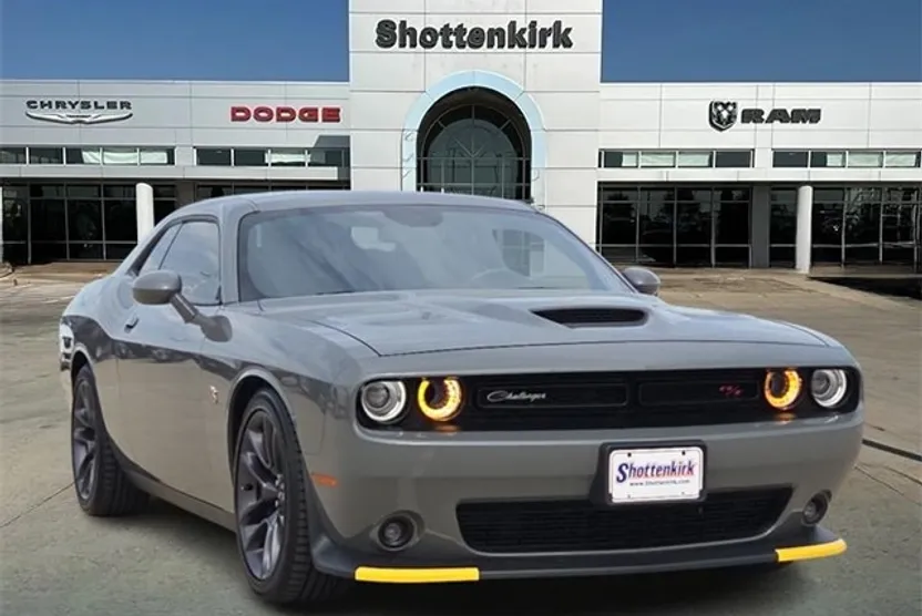 2023 Dodge Challenger R/T Scat Pack photo 1