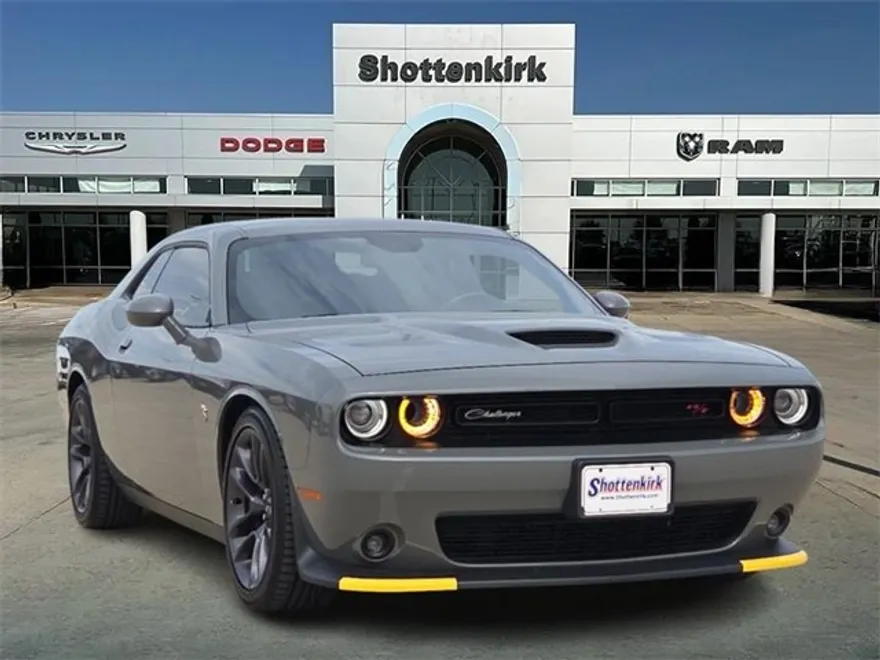 2023 Dodge Challenger R/T Scat Pack photo 1