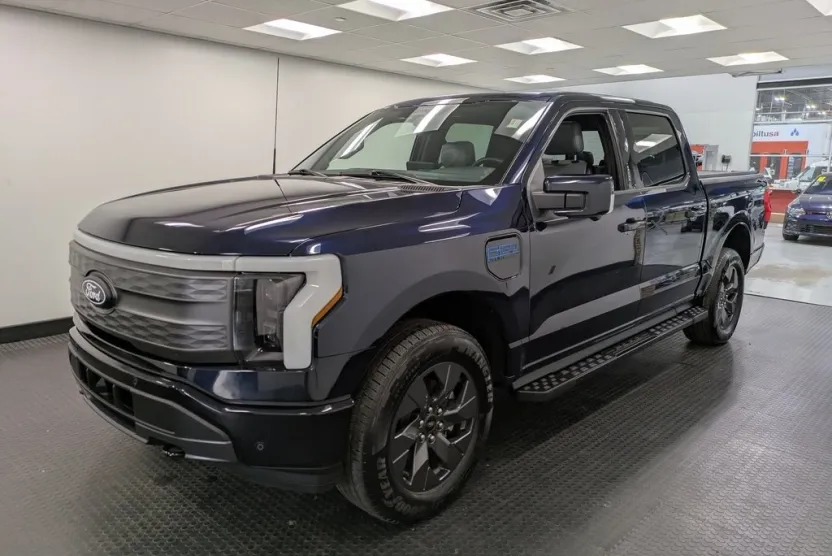 2024 Ford F-150 Lightning Lariat photo 1