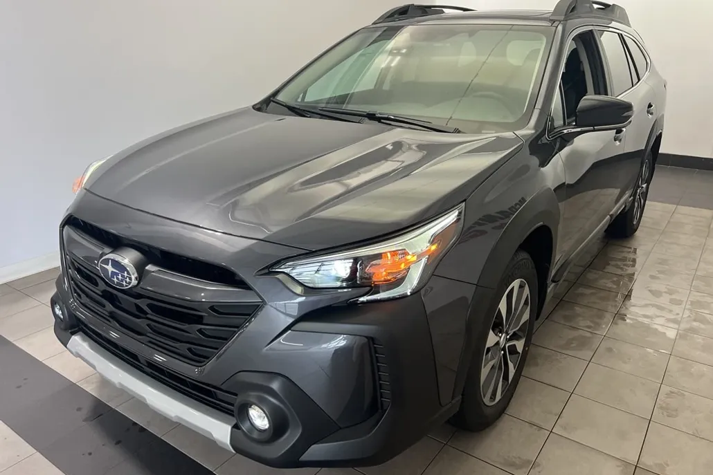 2025 Subaru Outback Limited XT photo 1