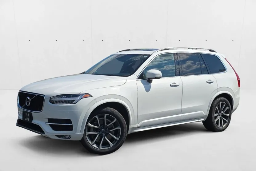 2019 Volvo XC90 Momentum photo 1