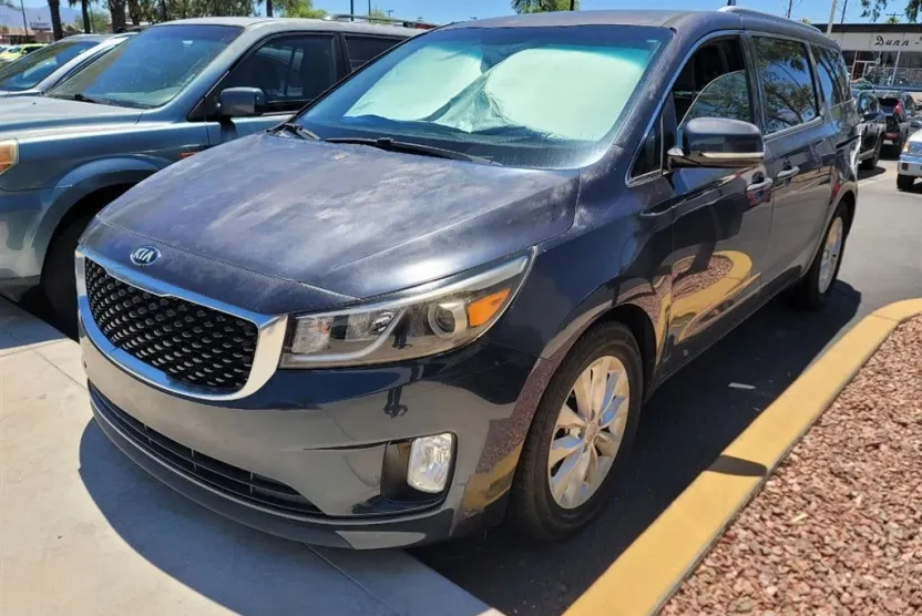 2016 Kia Sedona EX photo 1