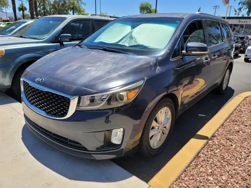 2016 Kia Sedona EX photo 1