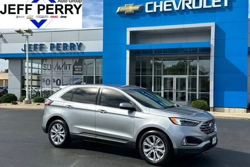2022 Ford Edge Titanium photo 1