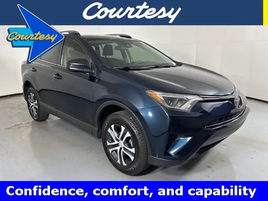 2018 Toyota RAV4 LE photo 1