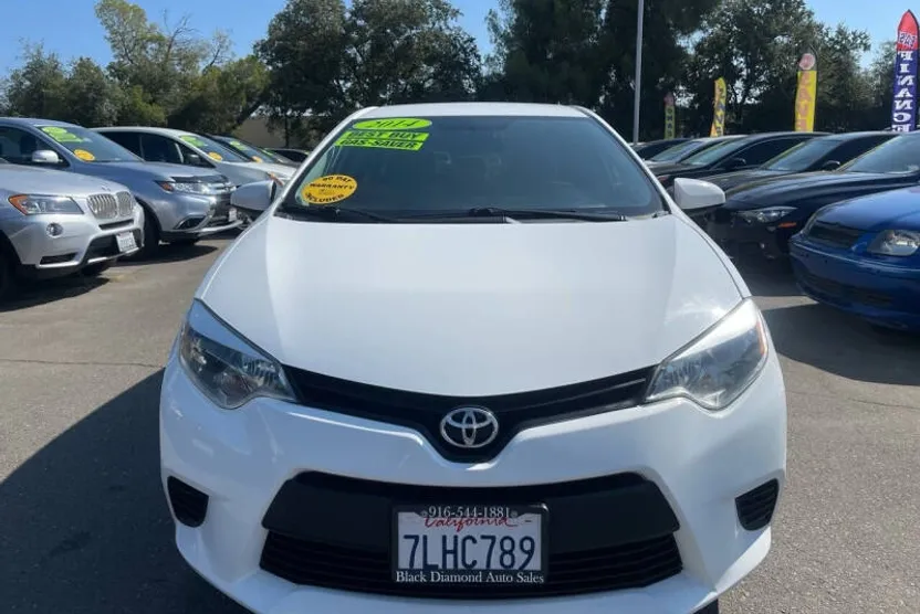 2014 Toyota Corolla L photo 1