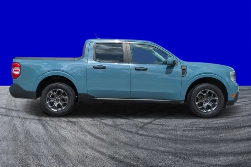 2022 Ford Maverick XLT photo 1