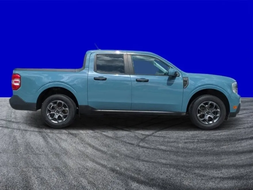 2022 Ford Maverick XLT photo 1