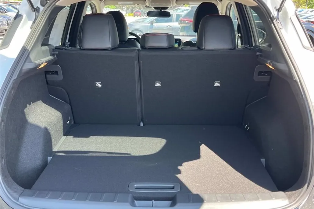 2025 Nissan Kicks SR photo 1