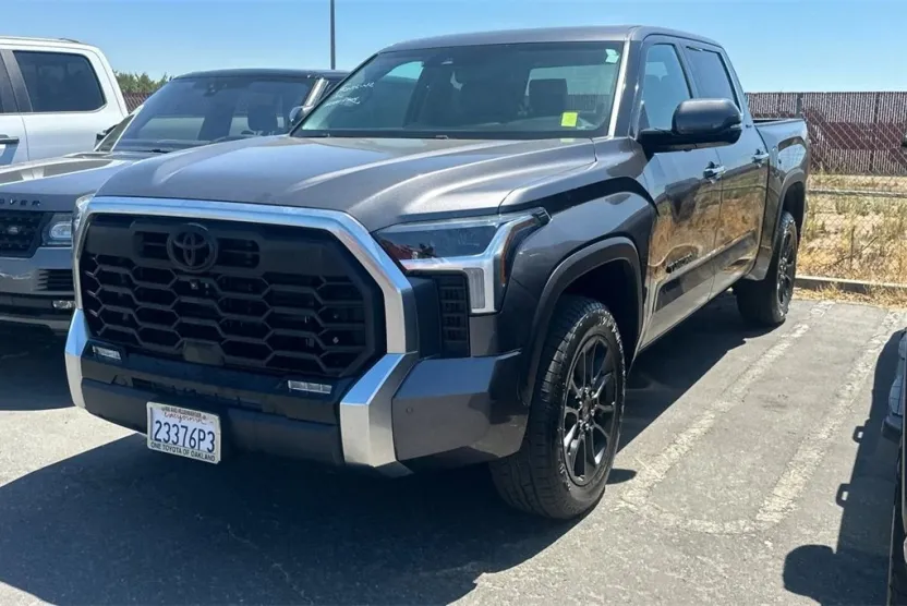 2022 Toyota Tundra Limited photo 1