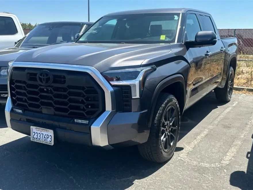 2022 Toyota Tundra Limited photo 1