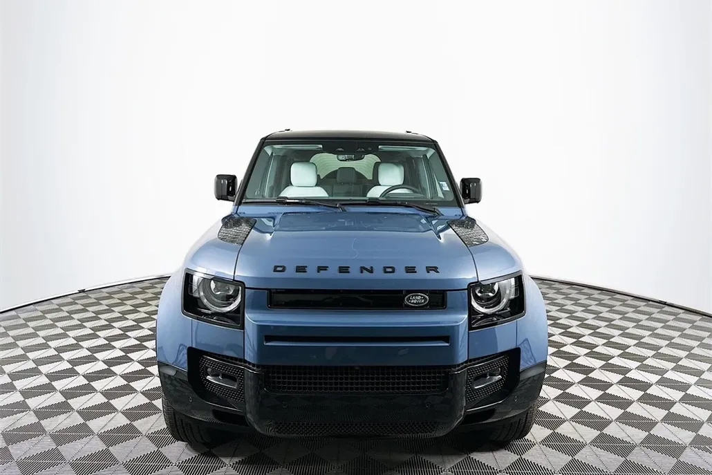 2025 Land Rover Defender 110 X-Dynamic SE photo 1