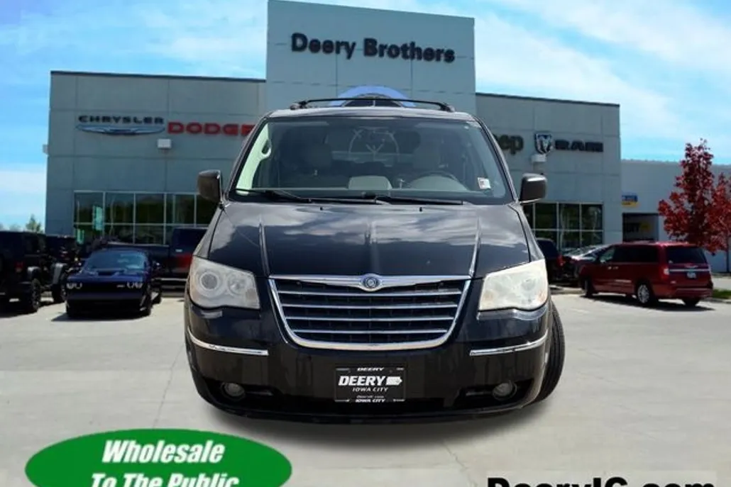 2008 Chrysler Town & Country Limited photo 1