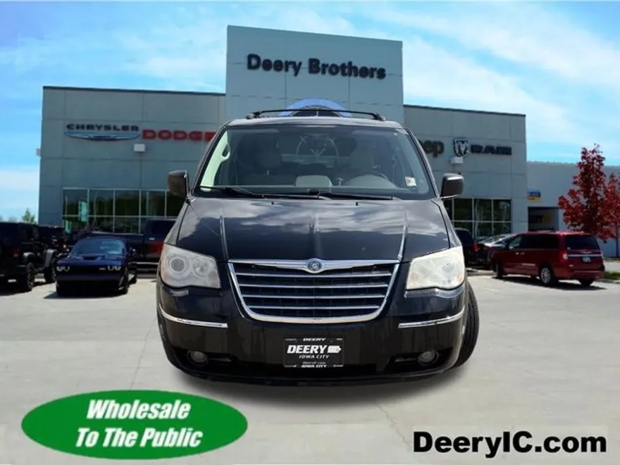 2008 Chrysler Town & Country Limited photo 1
