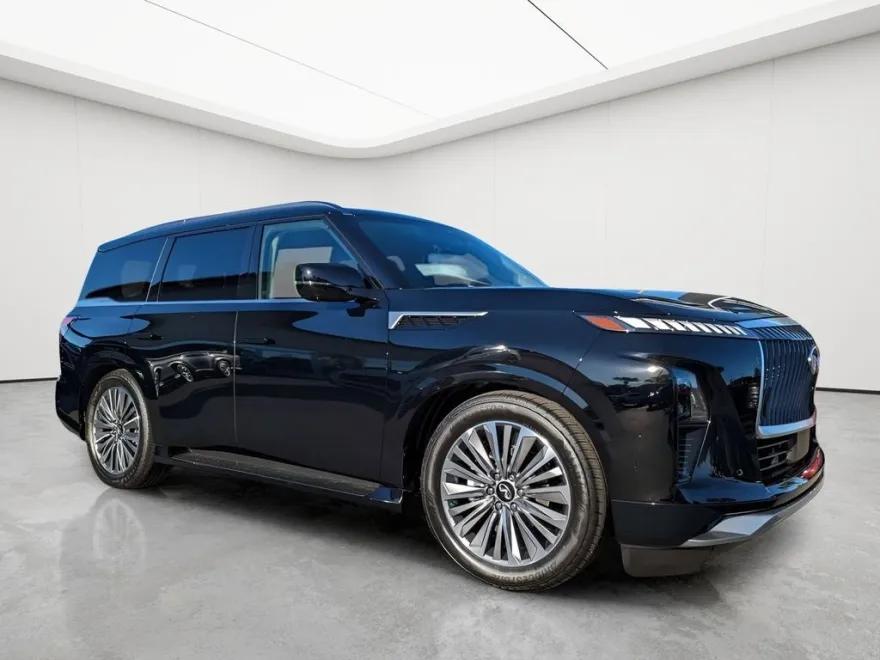 2025 Infiniti QX80 Luxe photo 1