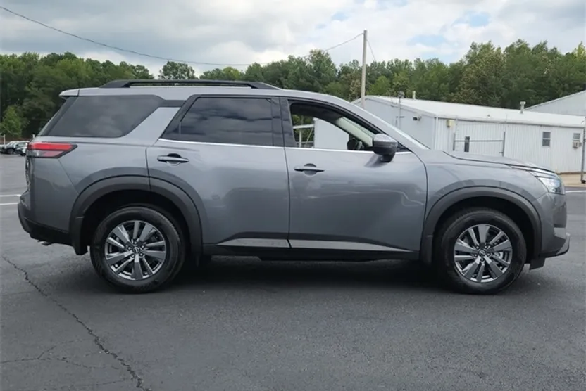 2025 Nissan Pathfinder SV photo 1