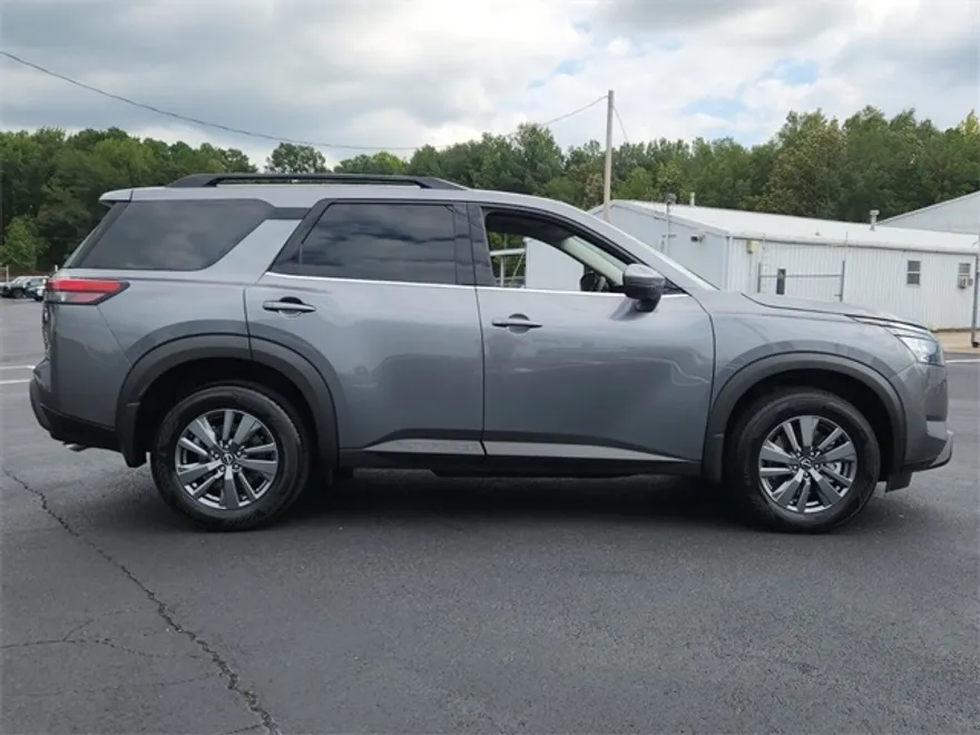 2025 Nissan Pathfinder SV photo 1