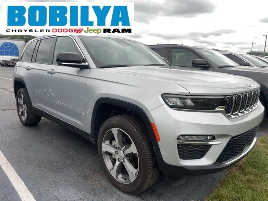 2024 Jeep Grand Cherokee Limited photo 1