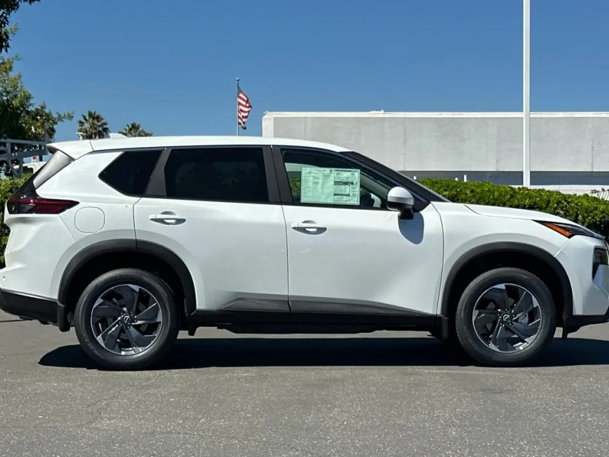 2026 Nissan Rogue SV photo 1