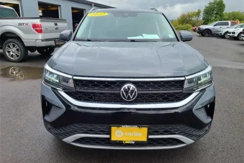 2022 Volkswagen Taos SE photo 3