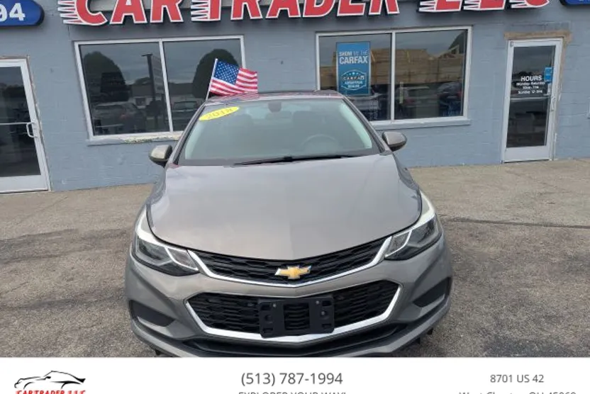 2018 Chevrolet Cruze LT photo 1