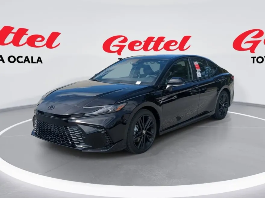 2026 Toyota Camry SE photo 1