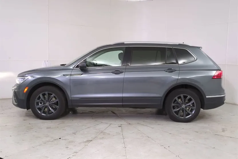 2022 Volkswagen Tiguan SE photo 1
