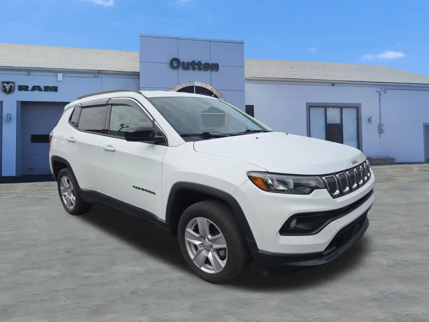 2022 Jeep Compass Latitude photo 1