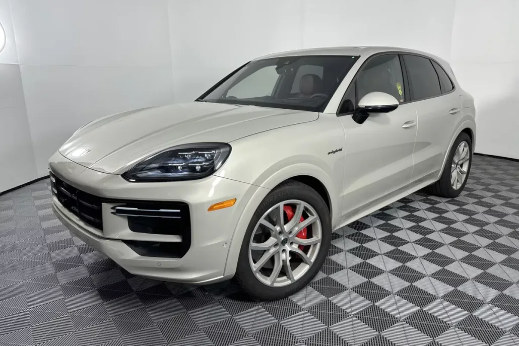 2025 Porsche Cayenne E-Hybrid Turbo photo 1