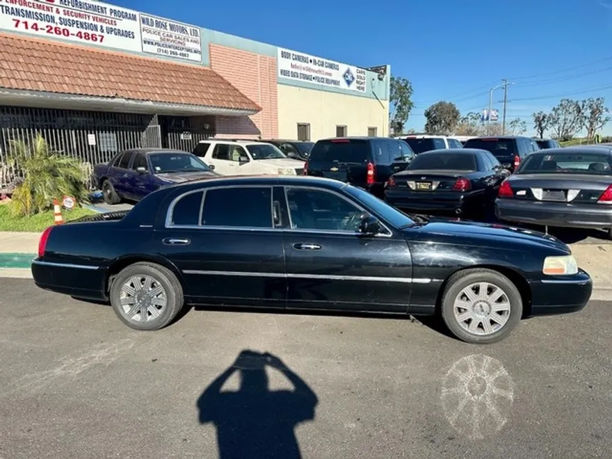 2004 Lincoln Town Car photo 1