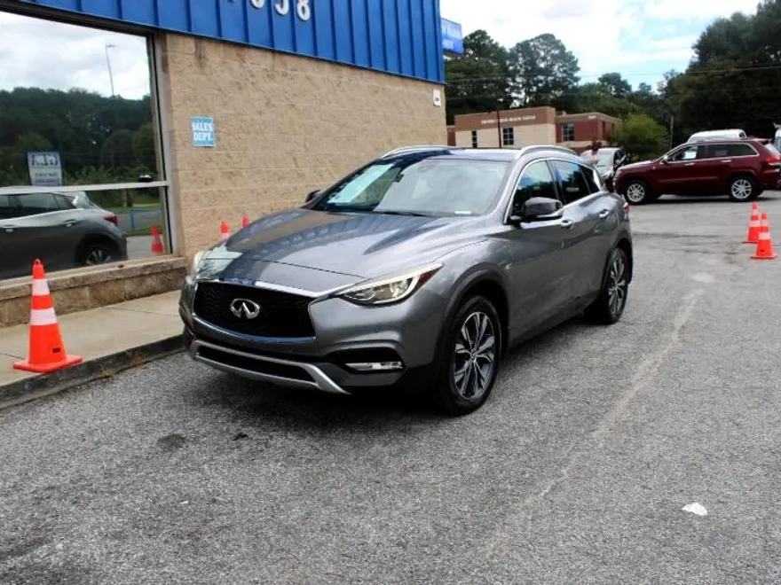 2018 Infiniti QX30 Premium photo 1