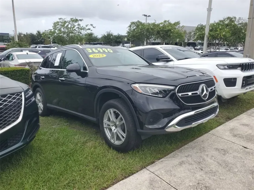 2023 Mercedes Benz GLC 300 4MATIC photo 1