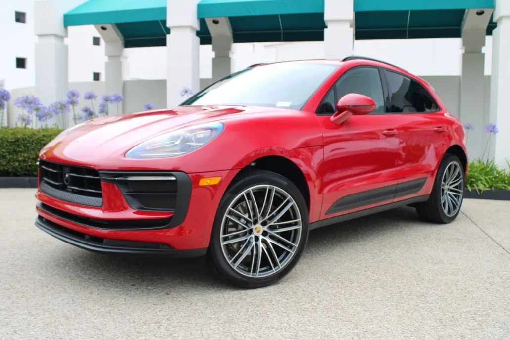 2025 Porsche Macan T photo 1