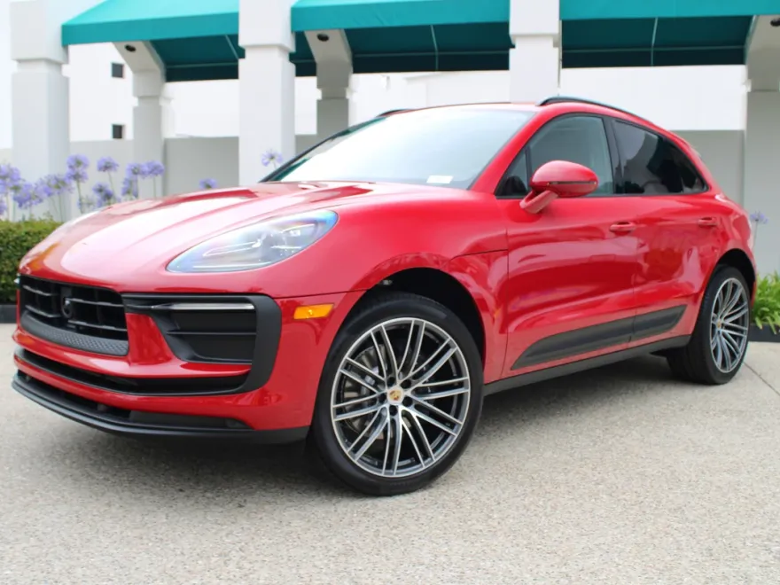 2025 Porsche Macan T photo 1