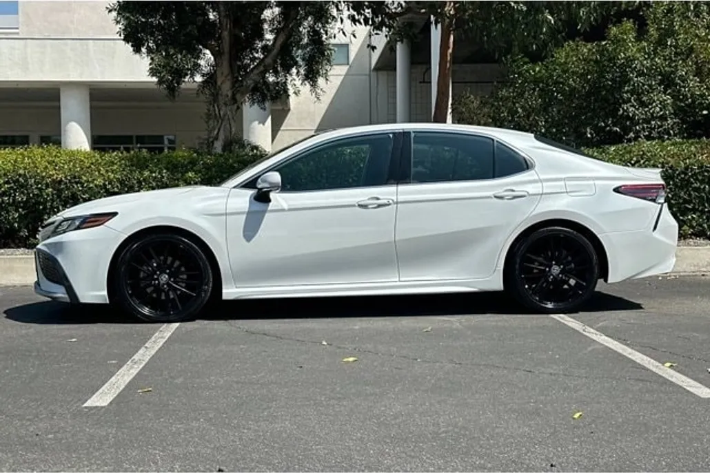 2021 Toyota Camry XSE V6 photo 1