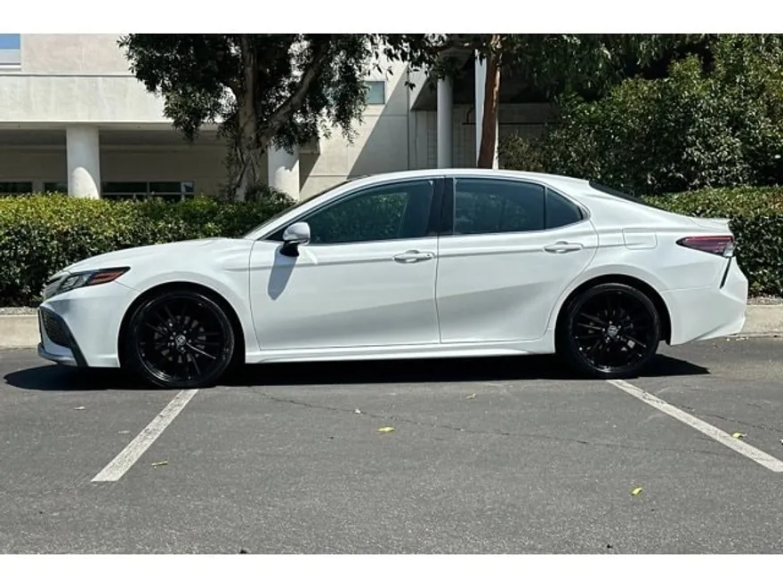 2021 Toyota Camry XSE V6 photo 1
