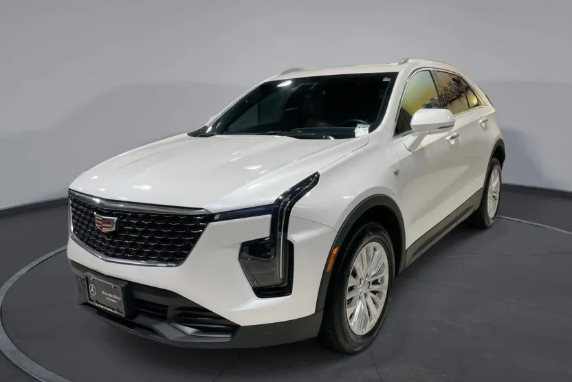 2024 Cadillac XT4 Luxury photo 1