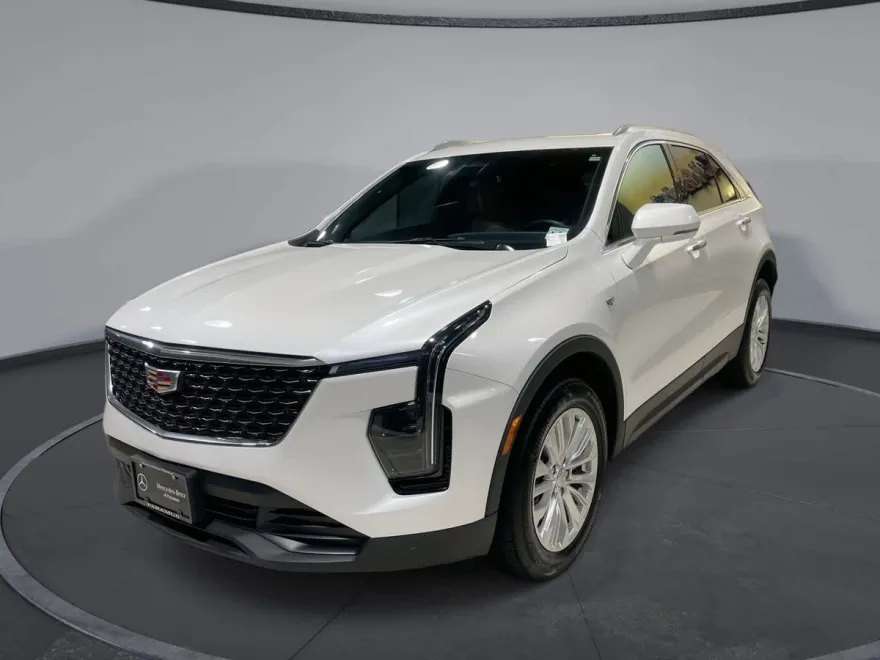 2024 Cadillac XT4 Luxury photo 1