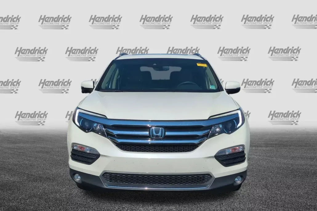 2017 Honda Pilot Touring photo 1
