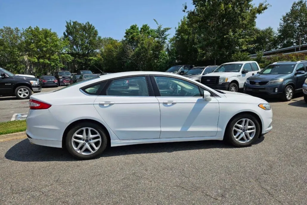 2015 Ford Fusion SE photo 1