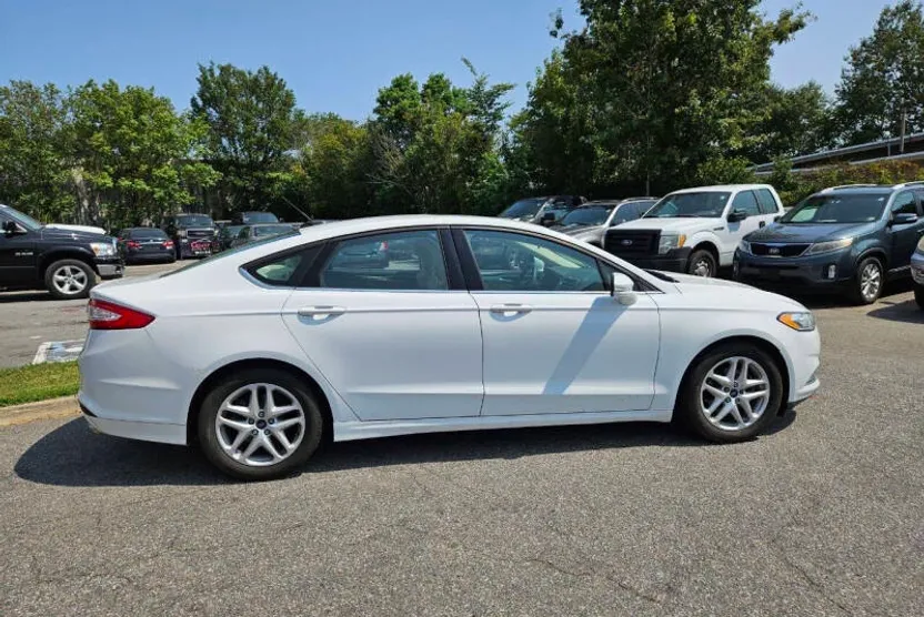 2015 Ford Fusion SE photo 1