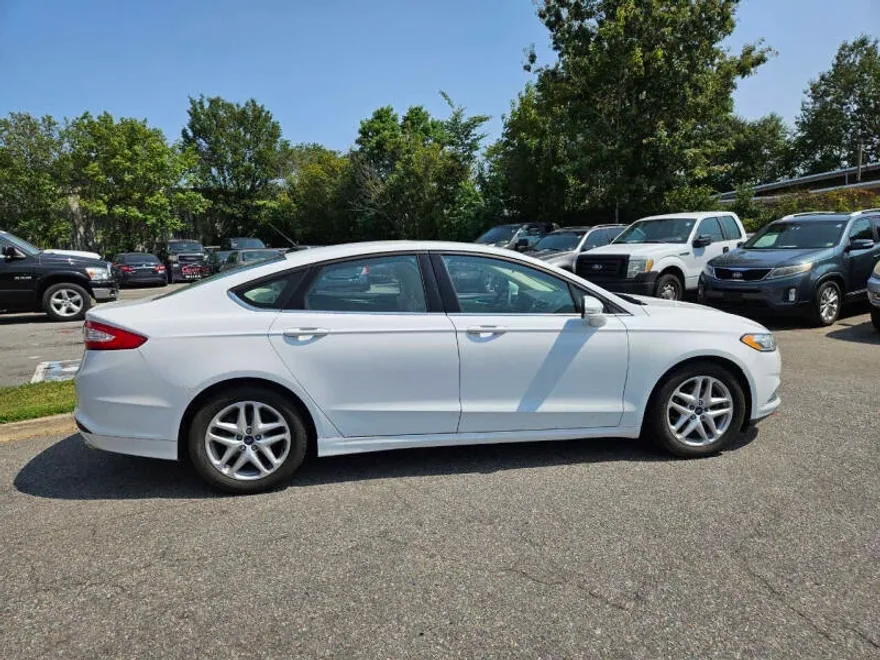 2015 Ford Fusion SE photo 1