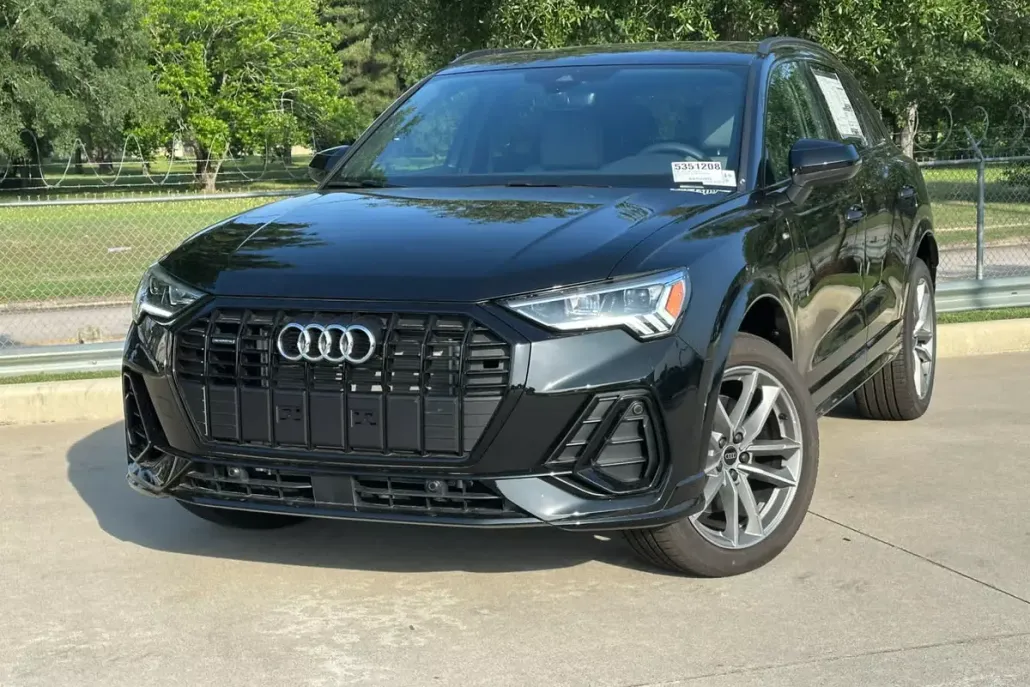 2025 Audi Q3 45 TFSI S line Premium photo 1