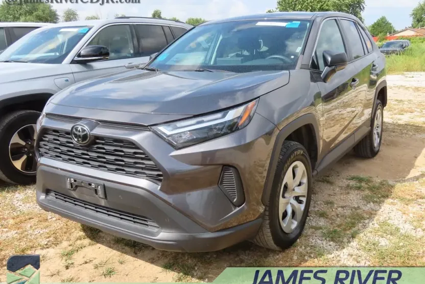 2023 Toyota RAV4 LE photo 1