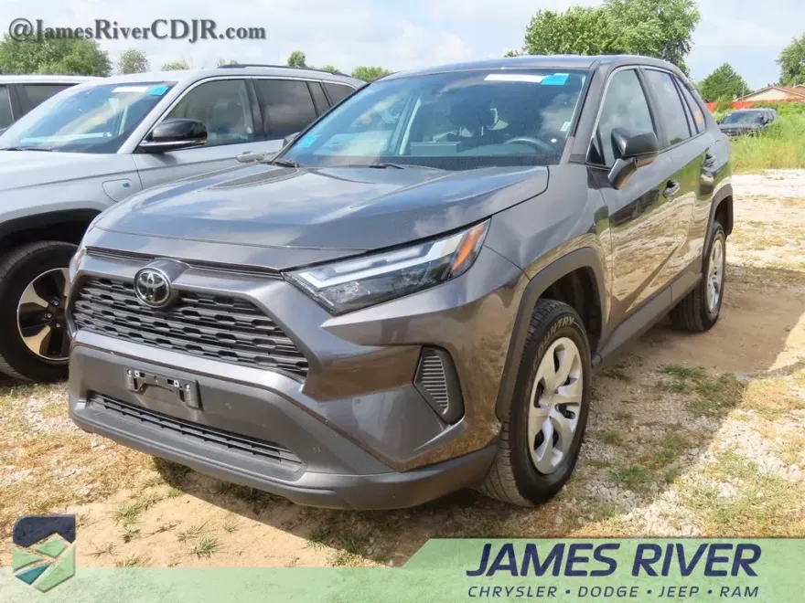 2023 Toyota RAV4 LE photo 1